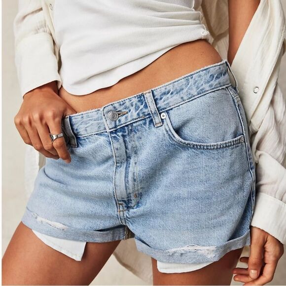 We The Free 31 Yours Truly Mid Rise Jean Shorts - Picture 1 of 9